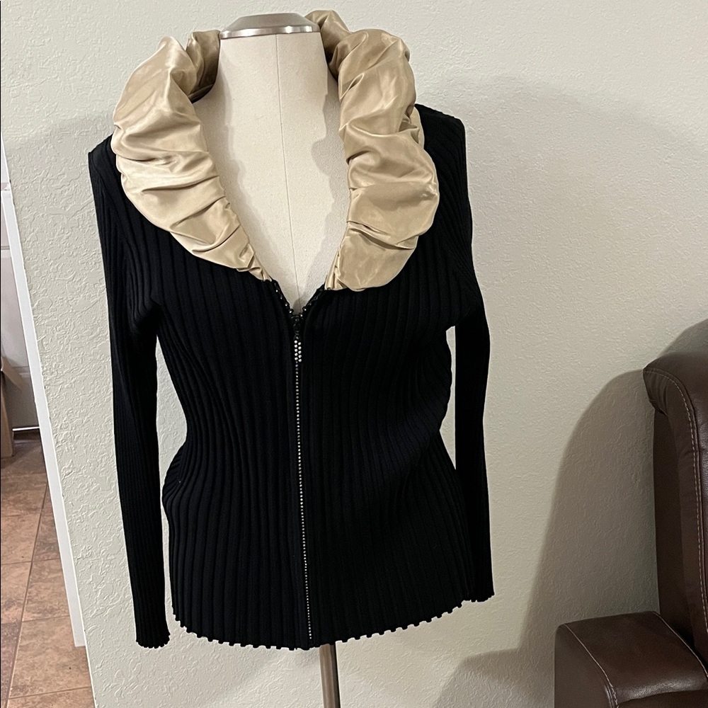 Elegant Black Sweater with Champagne Gold Collar